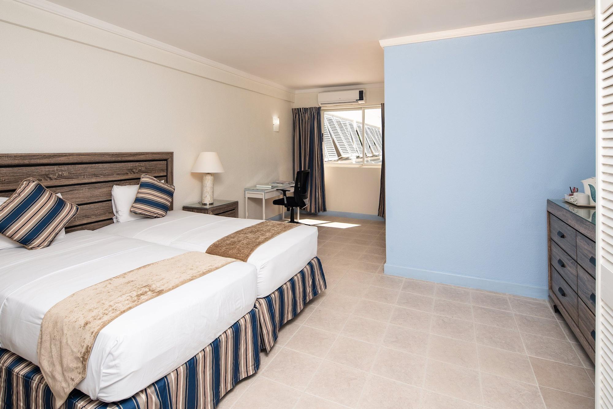 Time Out Hotel Christ Church Esterno foto